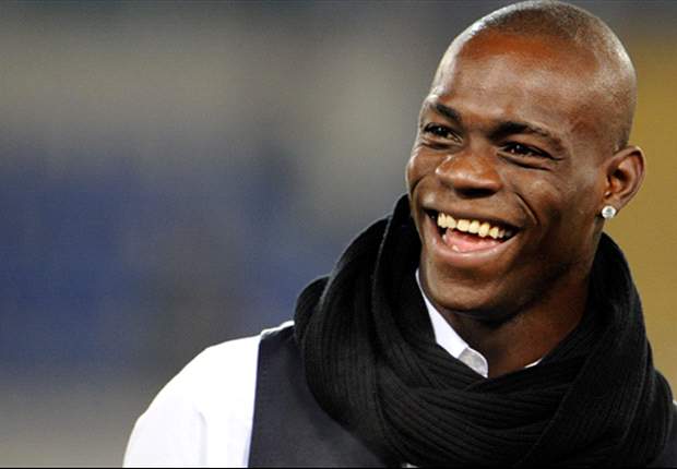 Mario Balotelli gives early Christmas present to Manchester drinkers with bar tab