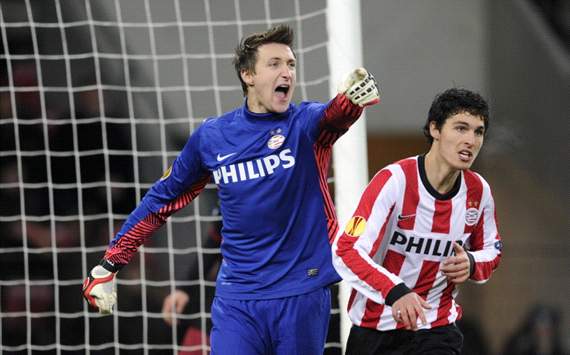 PSV yenilgisiz lider