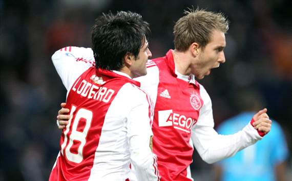 Christian Eriksen balt de vuist na 
maken van treffer (Ajax - ADO Den Haag)