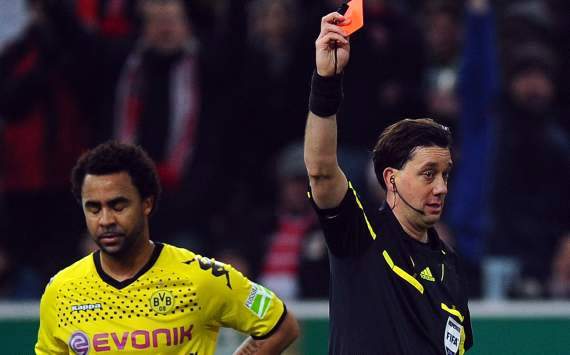 Patrick Owomoyela sah gegen Düsseldorf Rot