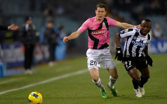 Stephan Lichtsteiner & Pablo Armero - Udinese-Juventus (Getty Images)