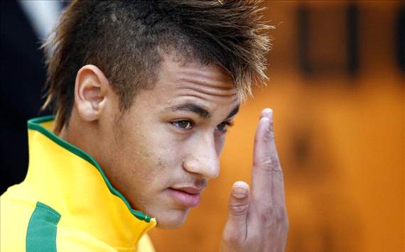 Santos forward Neymar has officially penned a new contract with the Copa 