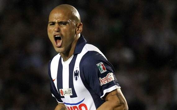 Suazo pone a Monterrey con un pie en Marruecos 