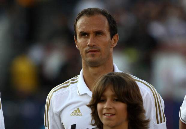 Carvalho and Gago edge closer to Real Madrid exit after missing training - report