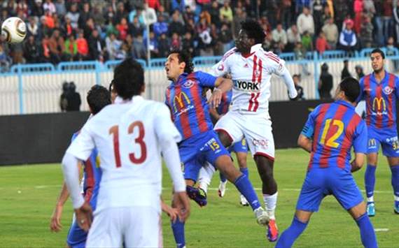 البنيني رزاق مهاجم الزمالك في لقاء بتروجيت