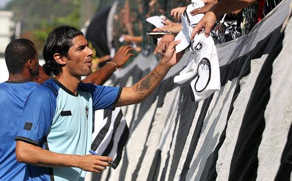 Loco Abreu - Botafogo (Satiro Sodré/AGIF)