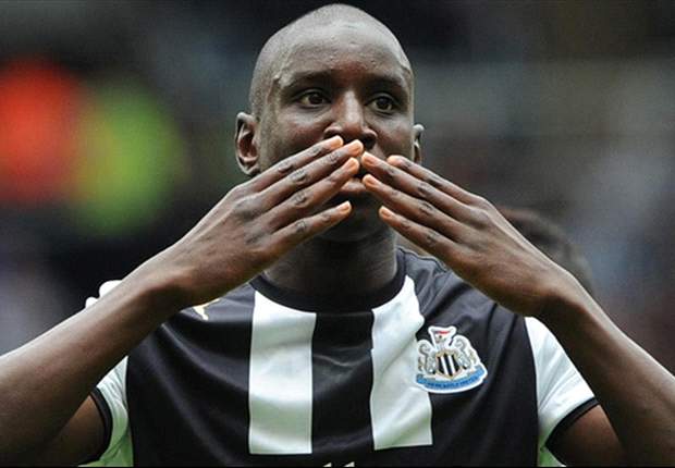 Newcastle United striker Demba Ba distances himself from Manchester United reports