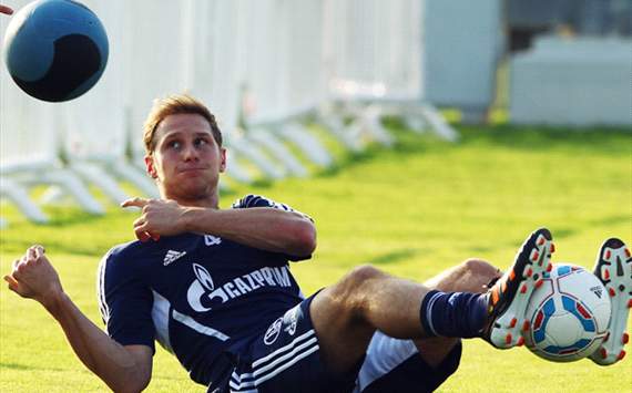 Bayern still keen on signing Howedes but Schalke vow to resist transfer