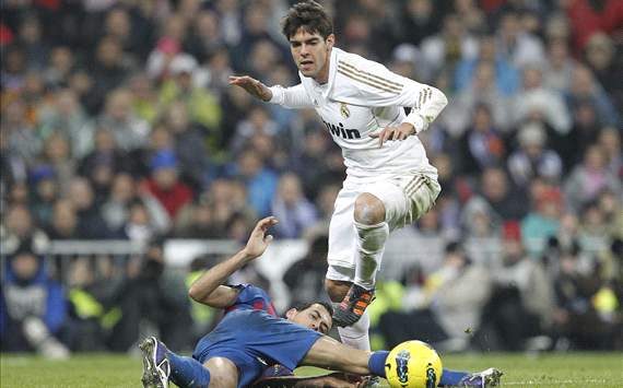 Sergio Busquets vs Ricardo Kaka - Barcelona , Real Madrid