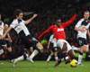United passa pelo Bolton e encosta na ponta