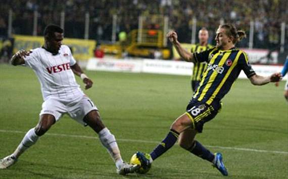 STSL: Jerry Akaminko (Manisaspor) - Caner Erkin (Fenerbahce)