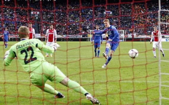 AZ wint terecht van Ajax en bekert verder