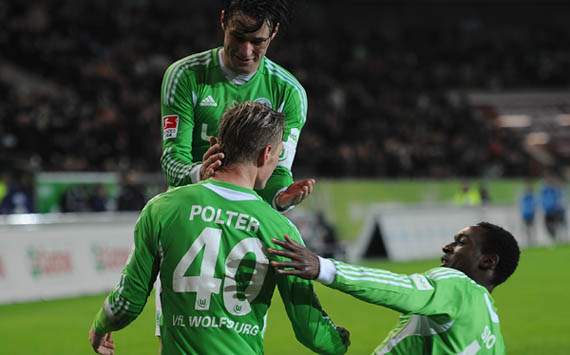 Sebasian Polter trifft für den VfL Wolfsburg gegen den 1. FC Köln
