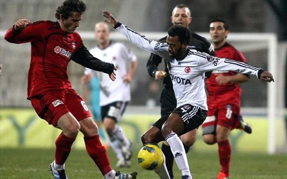 STSL: Orhan Gulle - Manuel Fernandes, Besiktas-Gaziantepspor