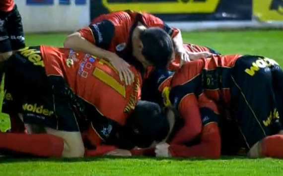 Los jugadores del Mirandés celebran su histórico pase a semifinales de la Copa del Rey en España