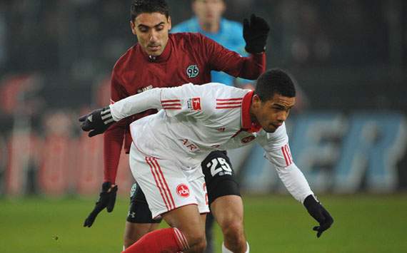 Abdellaoue und Daniel Didavi im Duell