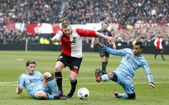 Vertonghen fouls Guidetti, Feyenoord - Ajax