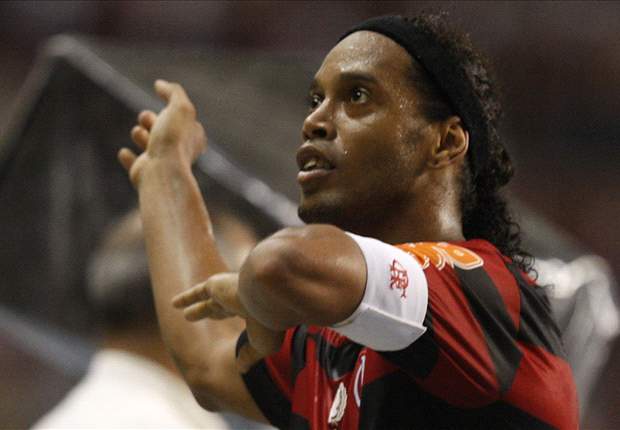 Prazo para acerto com Ronaldinho acaba hoje