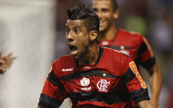 Leonardo Moura renova com o Flamengo
