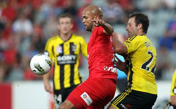 A-League - Adelaide United - Wellington Phoenix - Serginho van Dijk - Andrew Durante