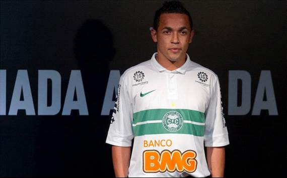 Na mira dos grandes, Rafinha reafirma desejo de ficar no Coxa
