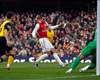 Van Persie maakt razensnelle jubileumgoal