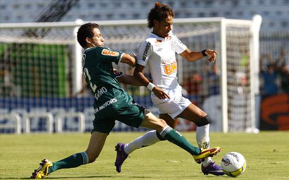 Cicinho retorna e Verdão relaciona 18 jogadores