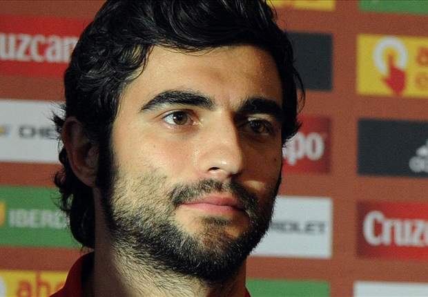 Albiol: Spain will relish 'favorites' tag