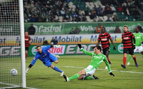 Jirázcek helpt Wolfsburg langs Freiburg