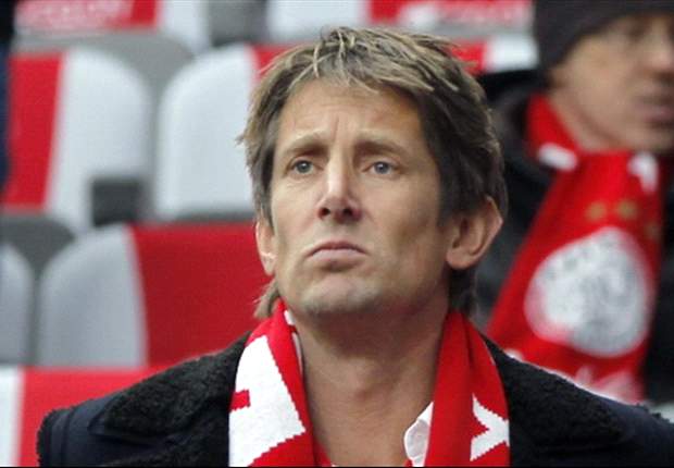 Van der Sar backs Manchester United to win Premier League title