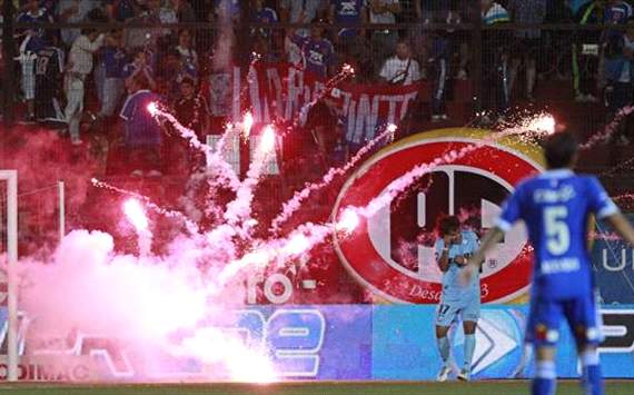 ¡VERGÜENZA! Gol de Ruidíaz, opacado por bochornosos incidentes de hinchas de la 'U'
