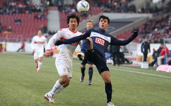 Stuttgart v Hertha Berlin;Alfredo Morales; Shinji Okazaki