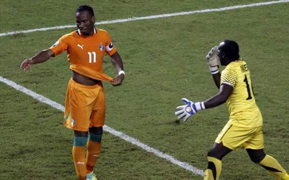 Kennedy Mweene, drogba