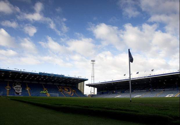 Kitson departs Portsmouth as debt-ridden club near deadline