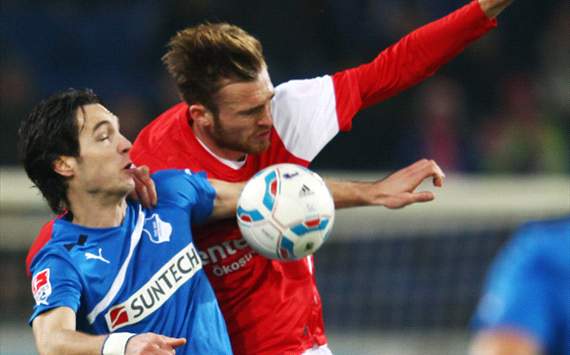 Lakic und Kichhoff im Kampf um den Ball