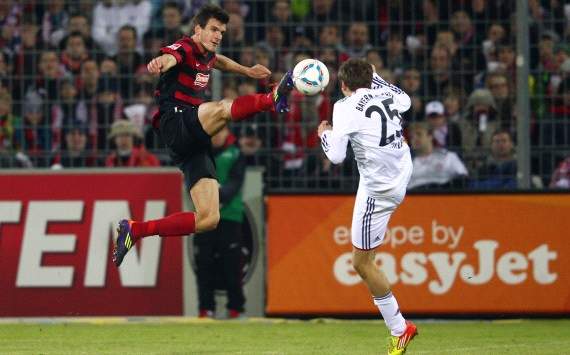 German Bundesliga: SC Freiburg - Bayern Munich, Ivan Santini, Thomas Mueller