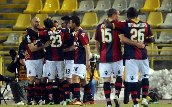 Bologna players celebrate a goal against Fiorentina (Getty Images)