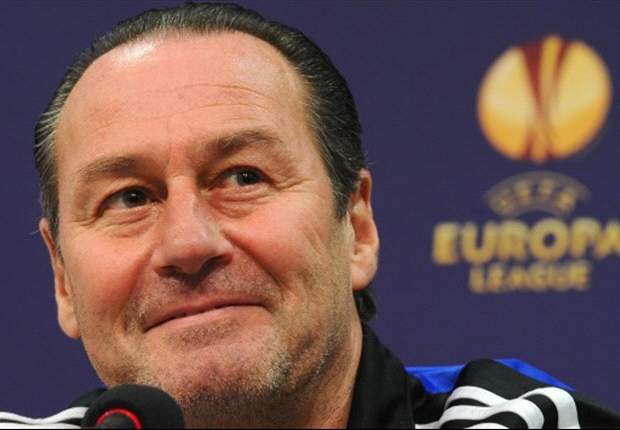 Schalke coach Stevens plays coy on changes for Arsenal clash