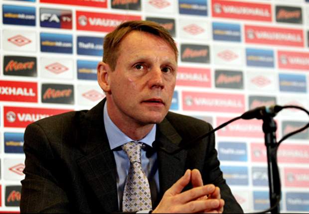 Former England caretaker boss Howard Wilkinson backs Stuart Pearce's decision to experiment