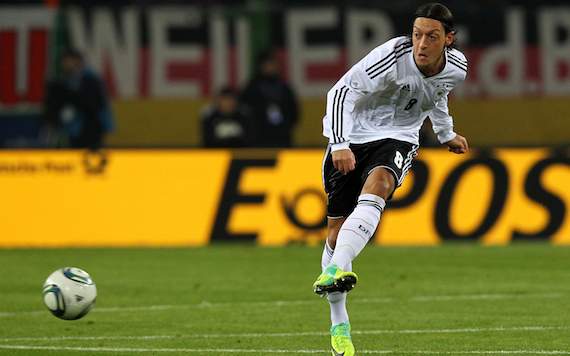 Özil: Platz zwei wäre eine Enttäuschung