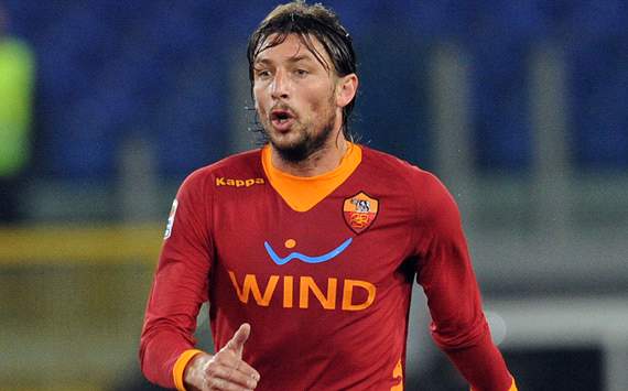 Heinze set for move to Newell's Old Boys after cancelling Roma contract