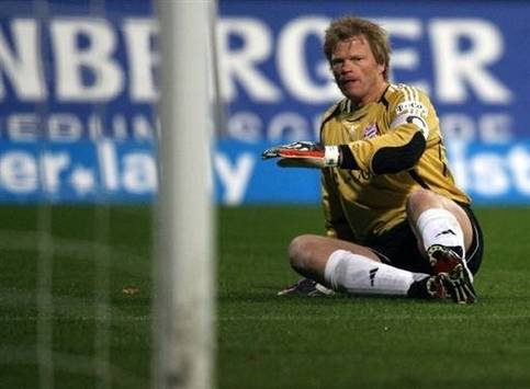 Bundesliga: Oliver Kahn - gemeinsam mit dem FC Bayern am Boden (AFP)