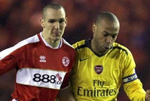 Pogatetz - Henry - Middlesbrough-Arsenal (AFP)
