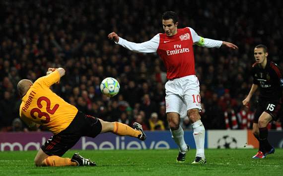 UEFA Champions League : Christian Abbiati - Robin van Persie,  Arsenal FC v AC Milan