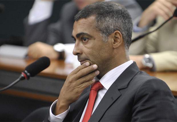 Após filho deixar o Vasco, Romário critica gestão de Dinamite