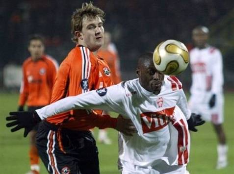 Shakhtar sign Brazil forward Maicon