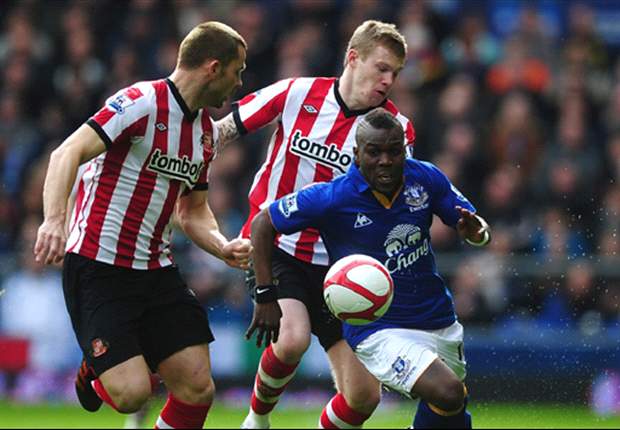 Drenthe dropped from Everton squad for loss to Liverpool over disciplinary matter