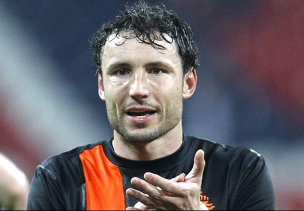 Van Bommel claims Dutch players were subjected to racist chanting during training session