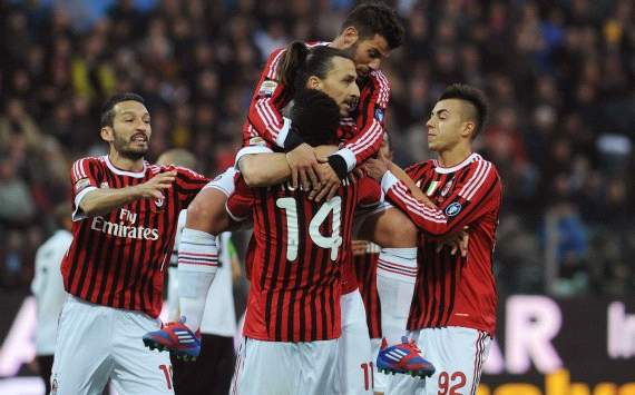 Milan players celebrate a goal - Parma-Ac Milan (Getty Images)
