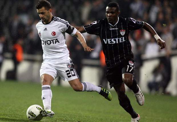 Official: Simao joins Espanyol